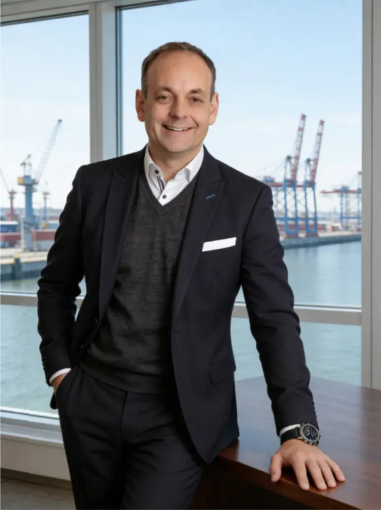 Jens Wolfhagen, Business Architect für hybride Organisationen, im Hamburger Hafen Umfeld